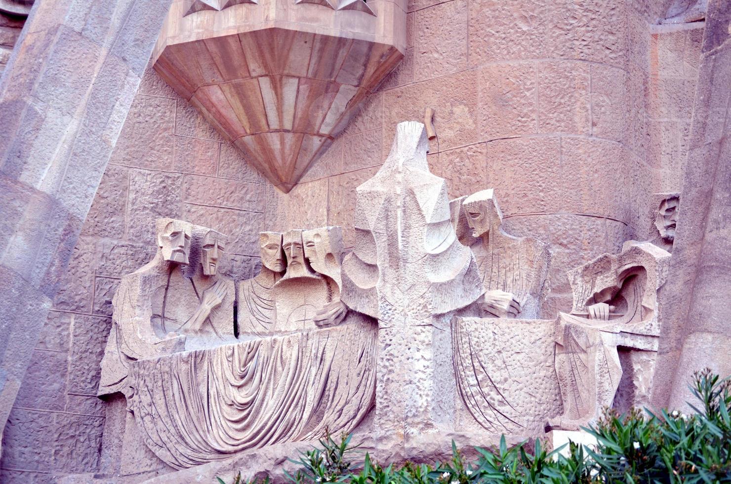 détails architecturaux de la sagrada familia barcelona photo