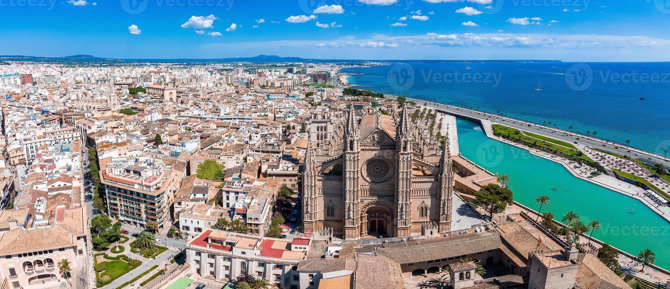 cathédrale médiévale gothique de palma de majorque en espagne photo