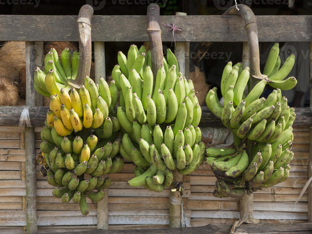 Grappes de banane au marché de gros, Yangon, Myanmar photo