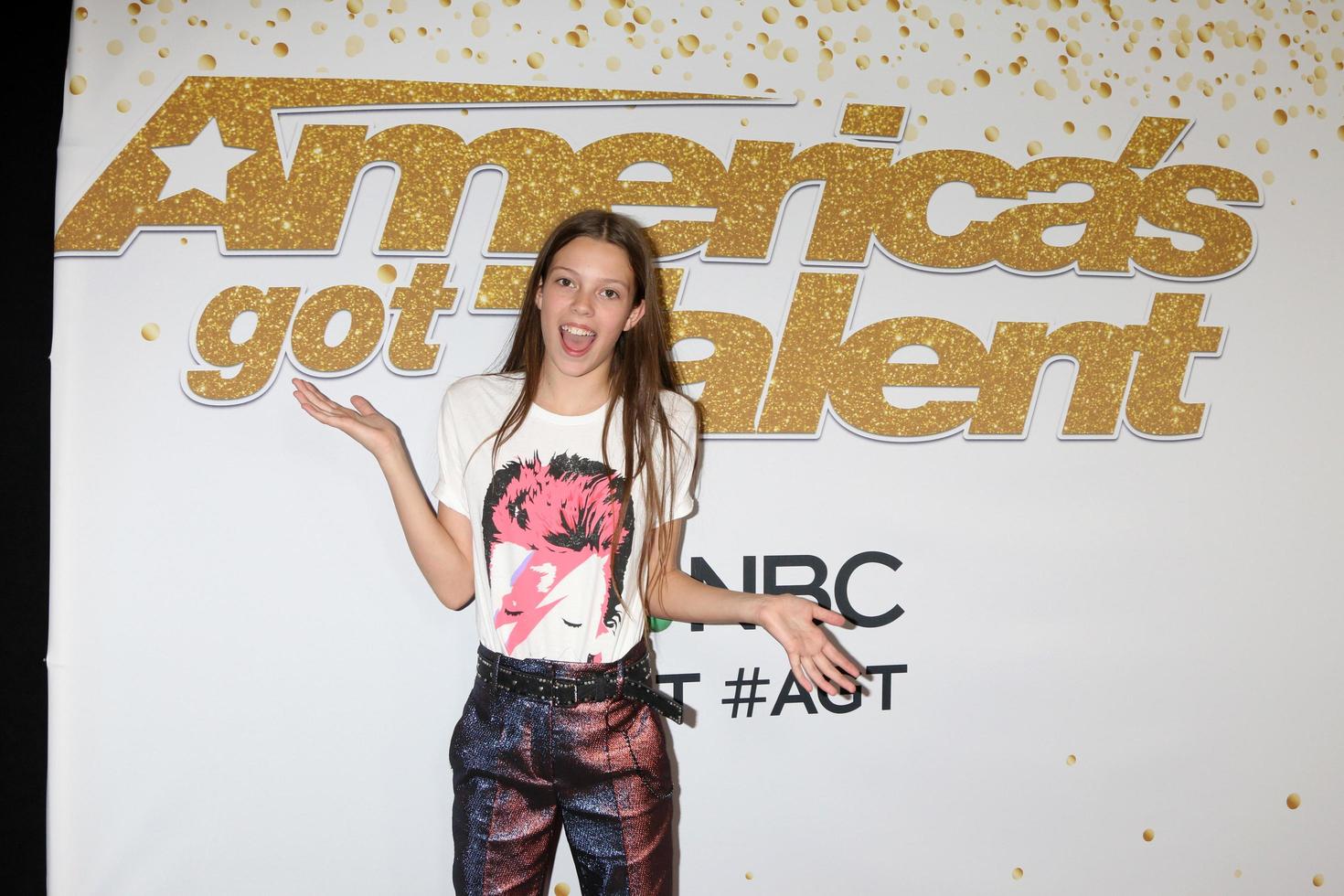 los angeles, sept 19 - courtney hadwin aux amériques a obtenu le tapis rouge du vainqueur des couronnes de talent au dolby theatre le 19 septembre 2018 à los angeles, ca photo