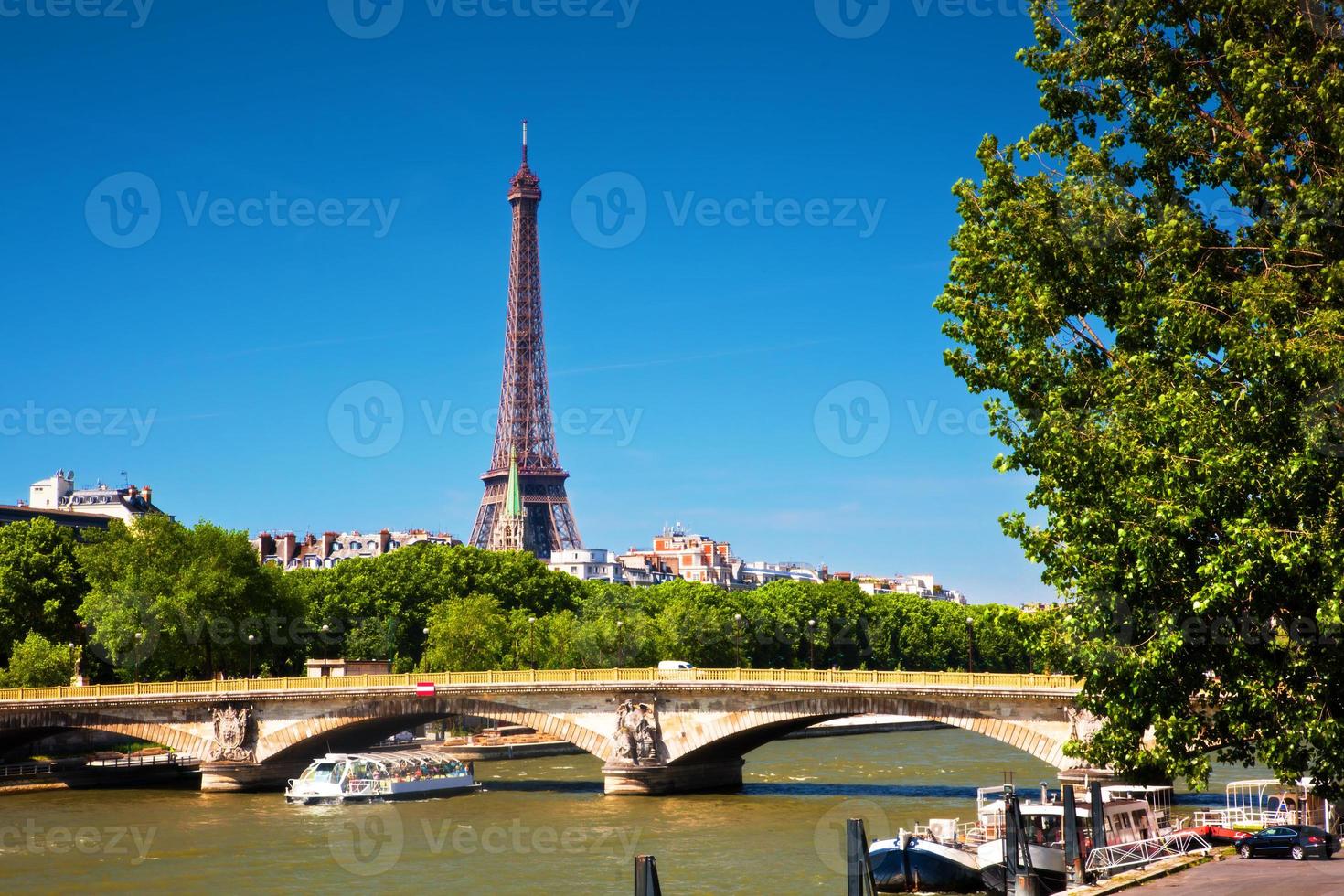 miniature de la tour eiffel 5686952 Photo de stock chez Vecteezy