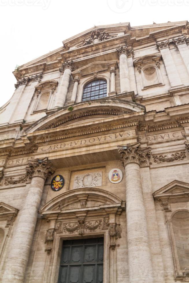 grande église au centre de rome, italie. photo