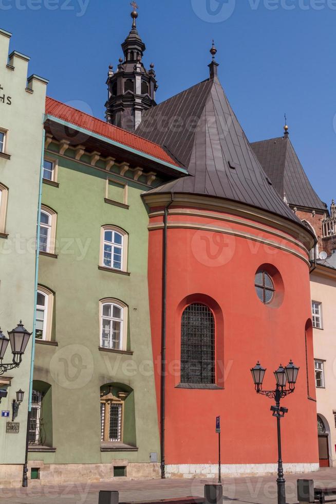 bâtiments sur la petite place de la vieille ville de Cracovie photo