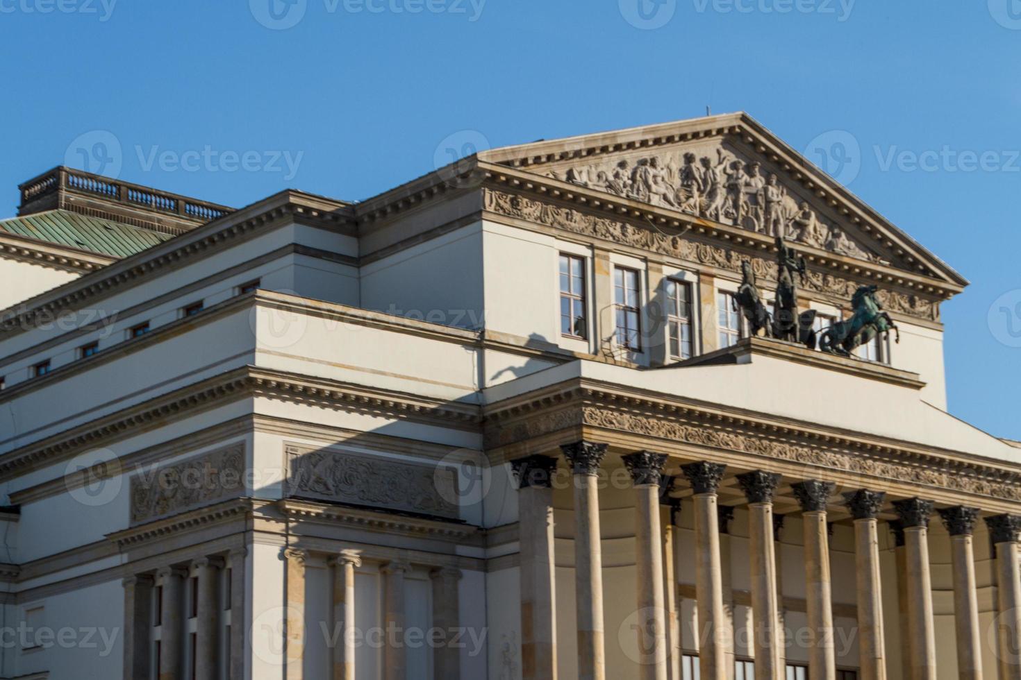 varsovie, pologne - opéra national et bâtiment du théâtre national photo