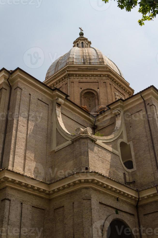 grande église au centre de rome, italie. photo