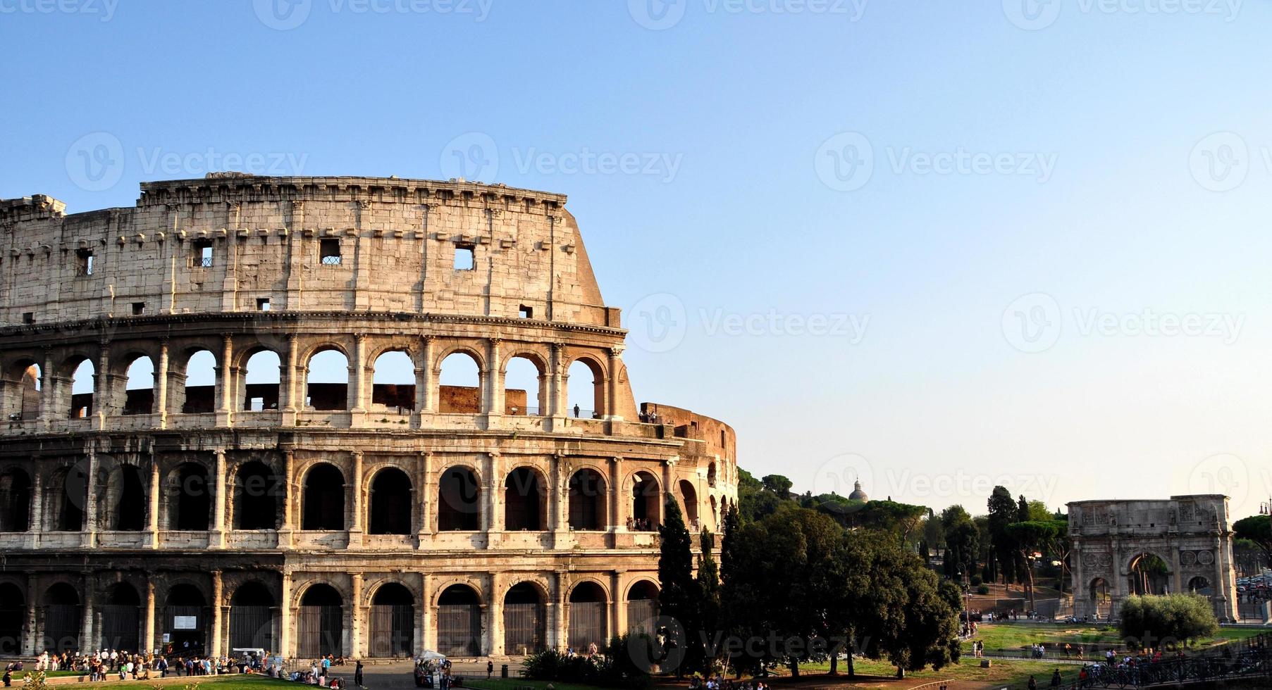 le colisée romain et l'arc de constantine photo