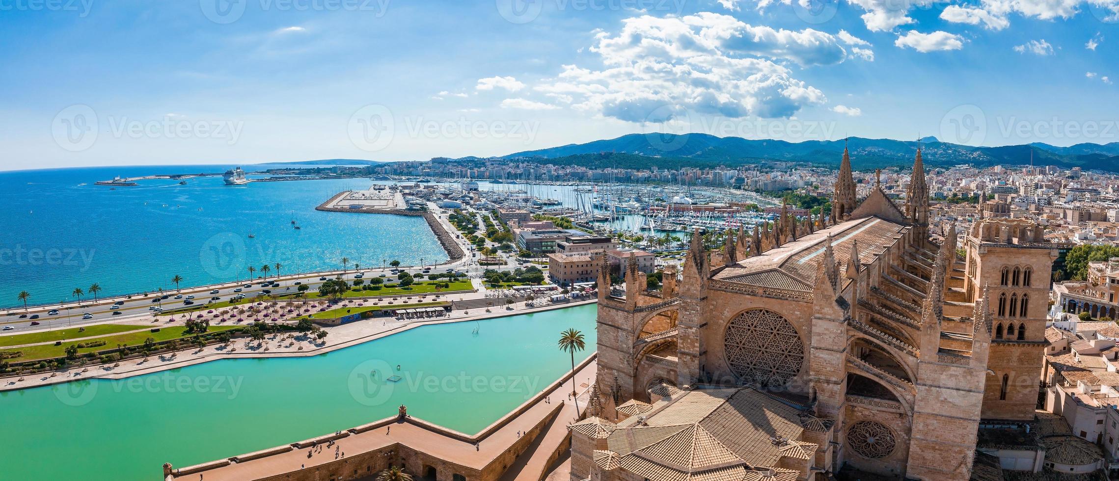 cathédrale médiévale gothique de palma de majorque en espagne photo