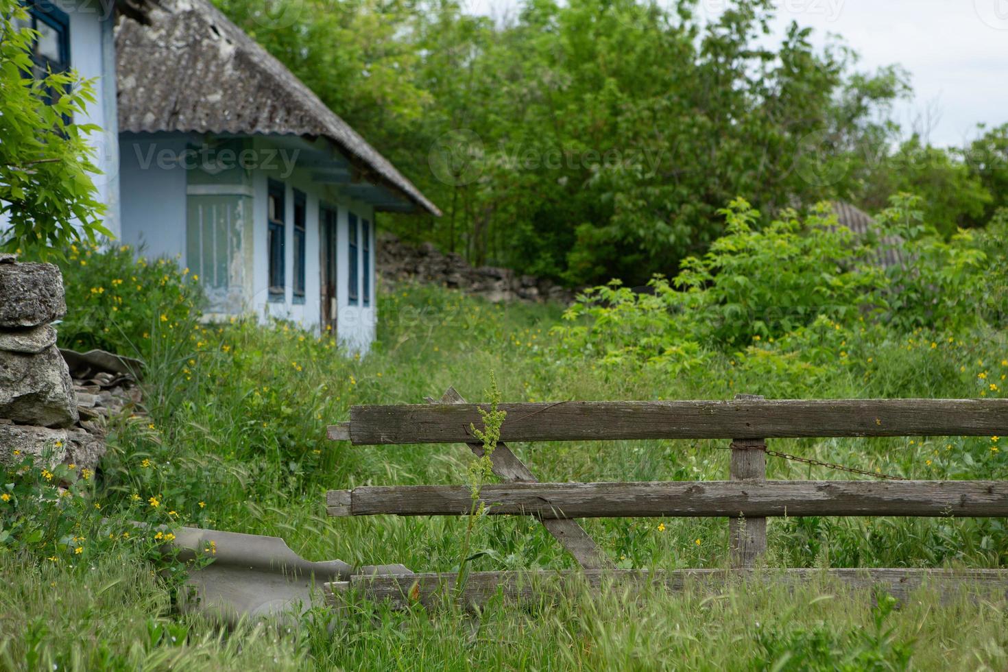 le village de stroiesti est une ville rurale très pittoresque de la république de moldavie, située sur les rives du dniestr photo