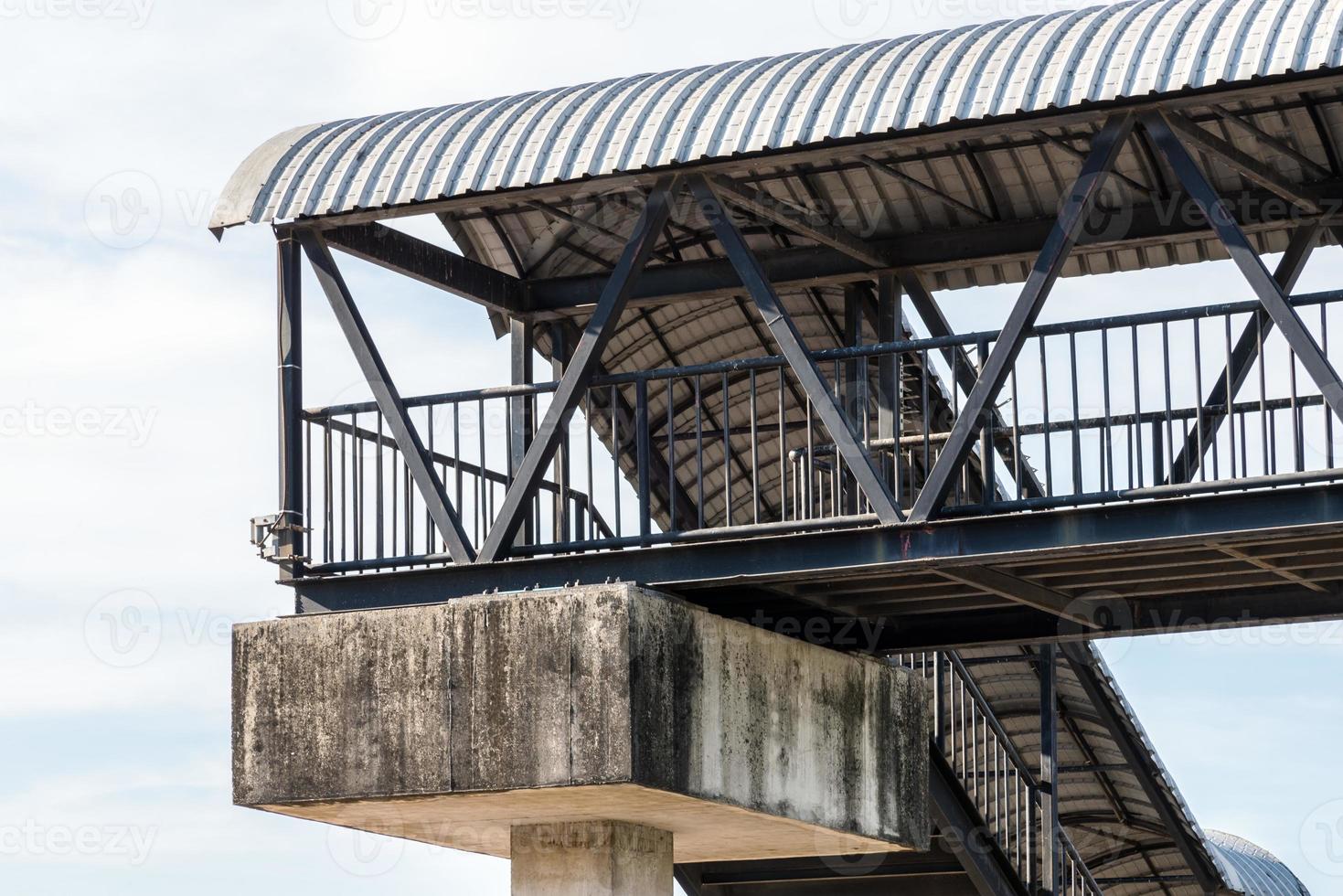 vieux viaduc en métal photo