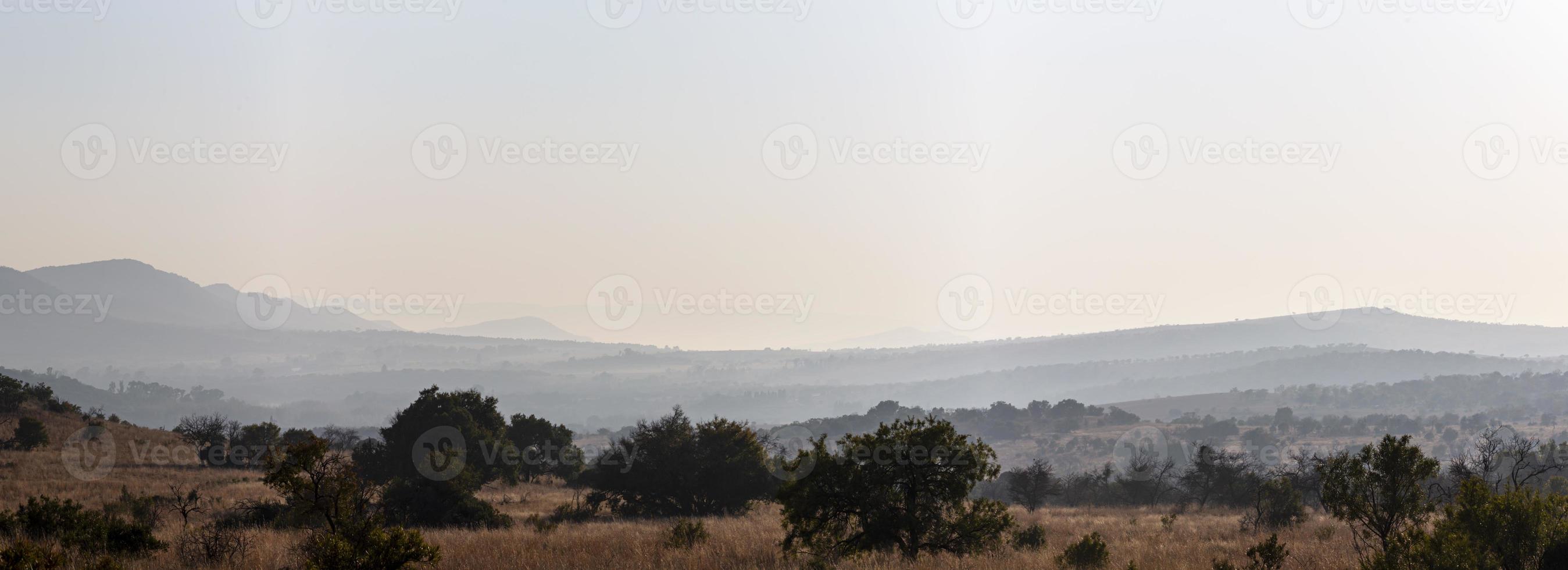 brume matinale sur les collines photo