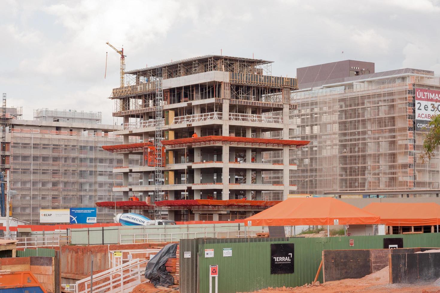 brasilia, df brésil 4 mai 2022 construction de nouveaux immeubles d'appartements dans le nord-ouest de brasilia, alias secteur noroeste photo