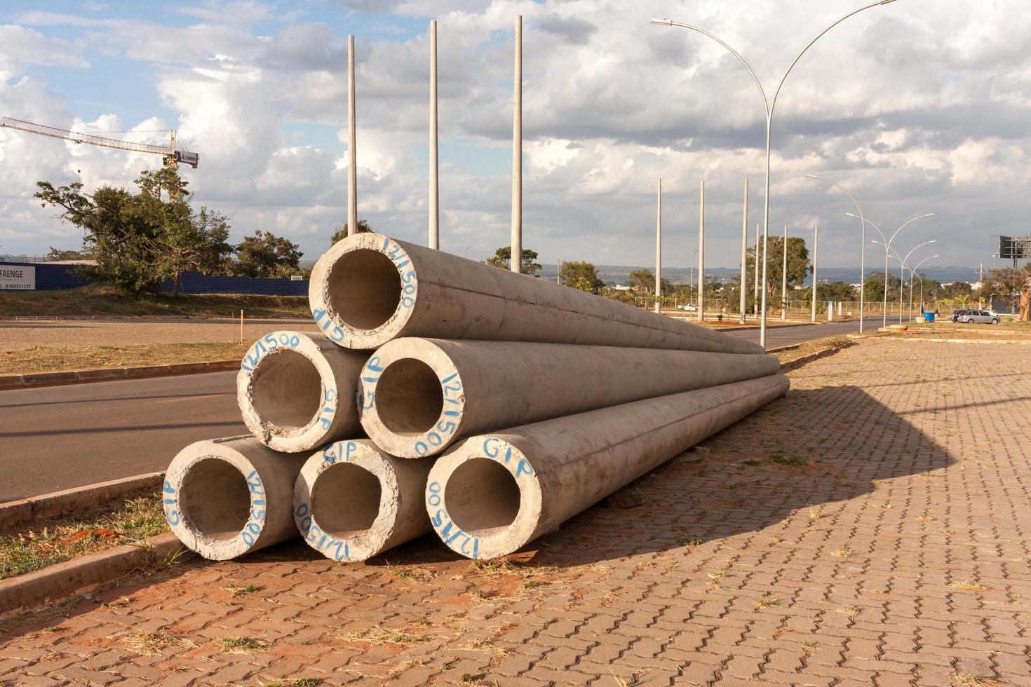 brasilia, df brésil 4 mai 2022 des poteaux électriques seront installés dans le quartier nord-ouest de noroeste photo