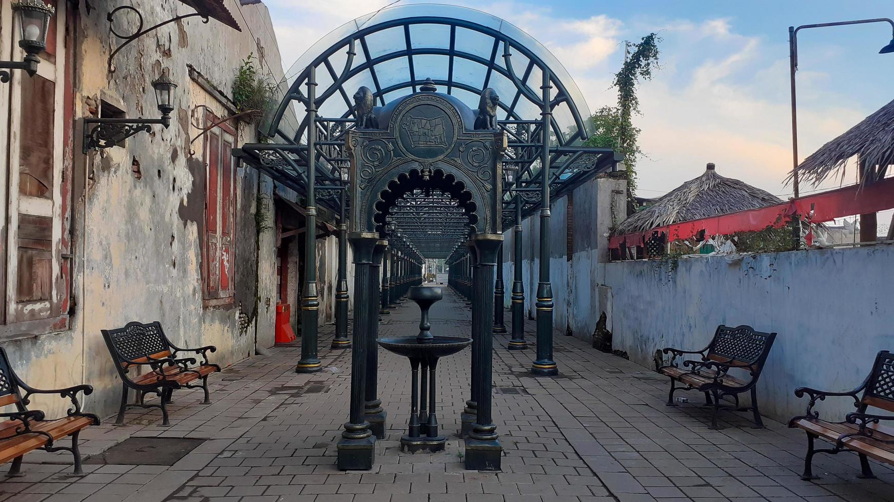 une atmosphère de rue antique dans la vieille ville de semarang photo