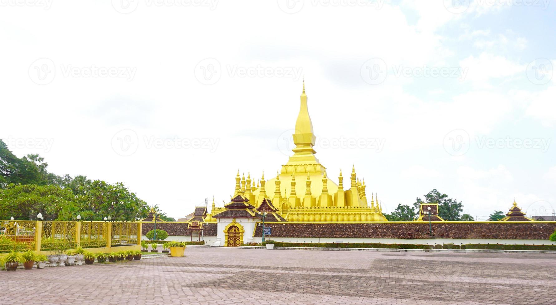 point de repère de thatluang vientiane au laos photo