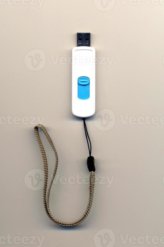 lecteur flash blanc avec bouton bleu photo