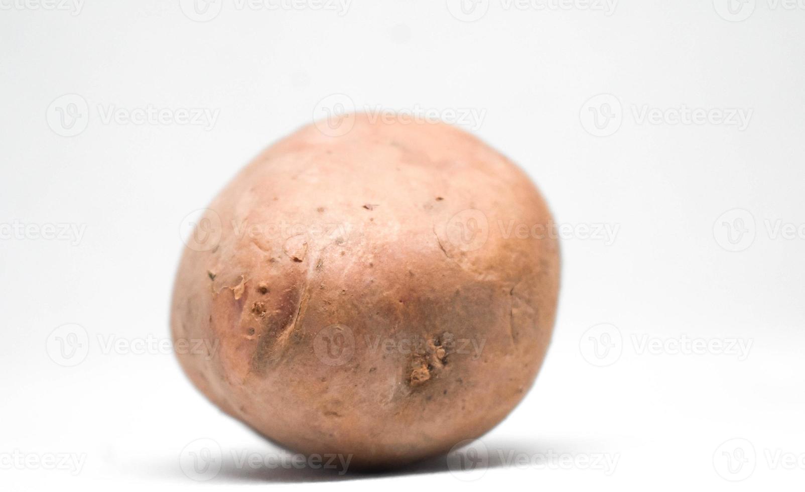 pomme de terre isolée avec un fond blanc photo