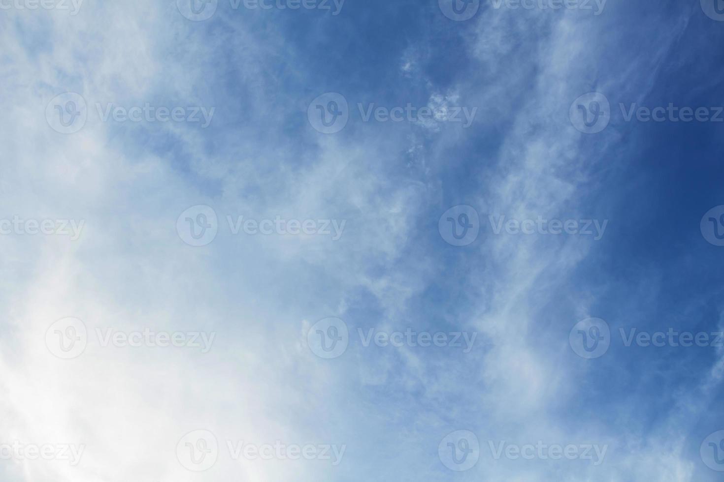 nuage blanc dans le ciel photo