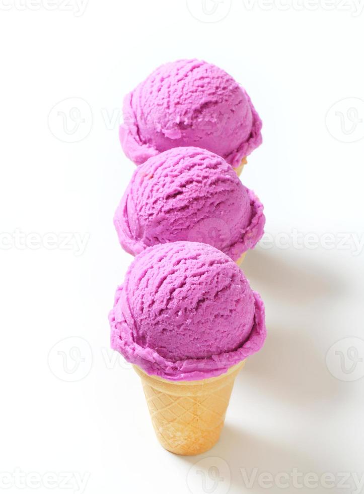 Cornets de crème glacée aux bleuets - tourné en studio photo