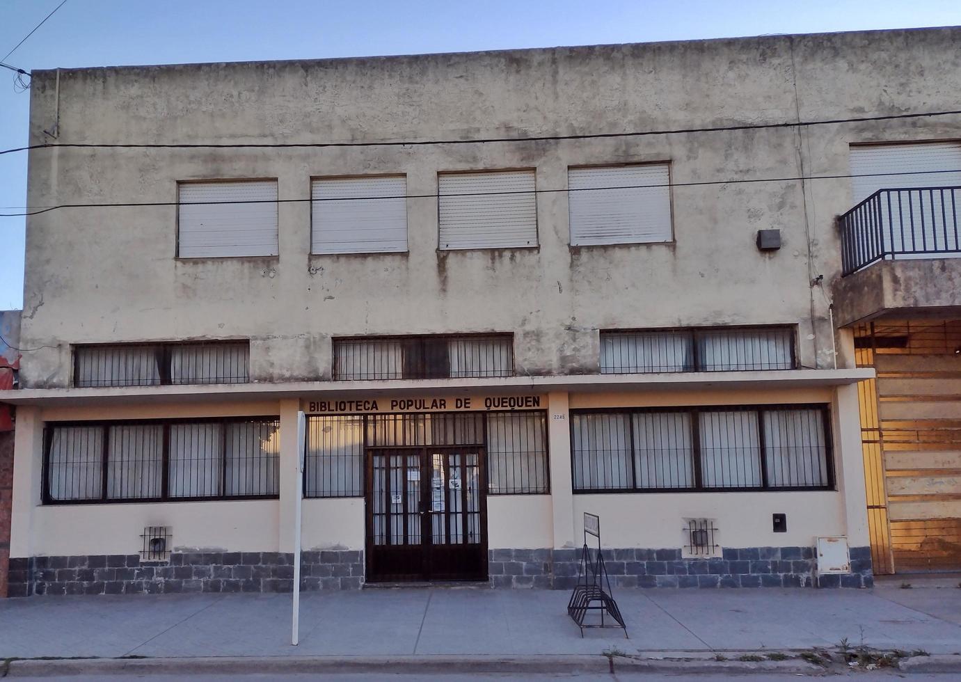 Buenos Aires, Argentine. 2022. bibliothèque publique de quequen photo