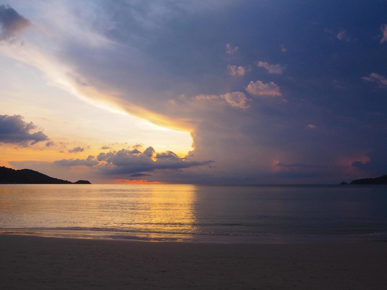 fond de mer et ciel du soir photo