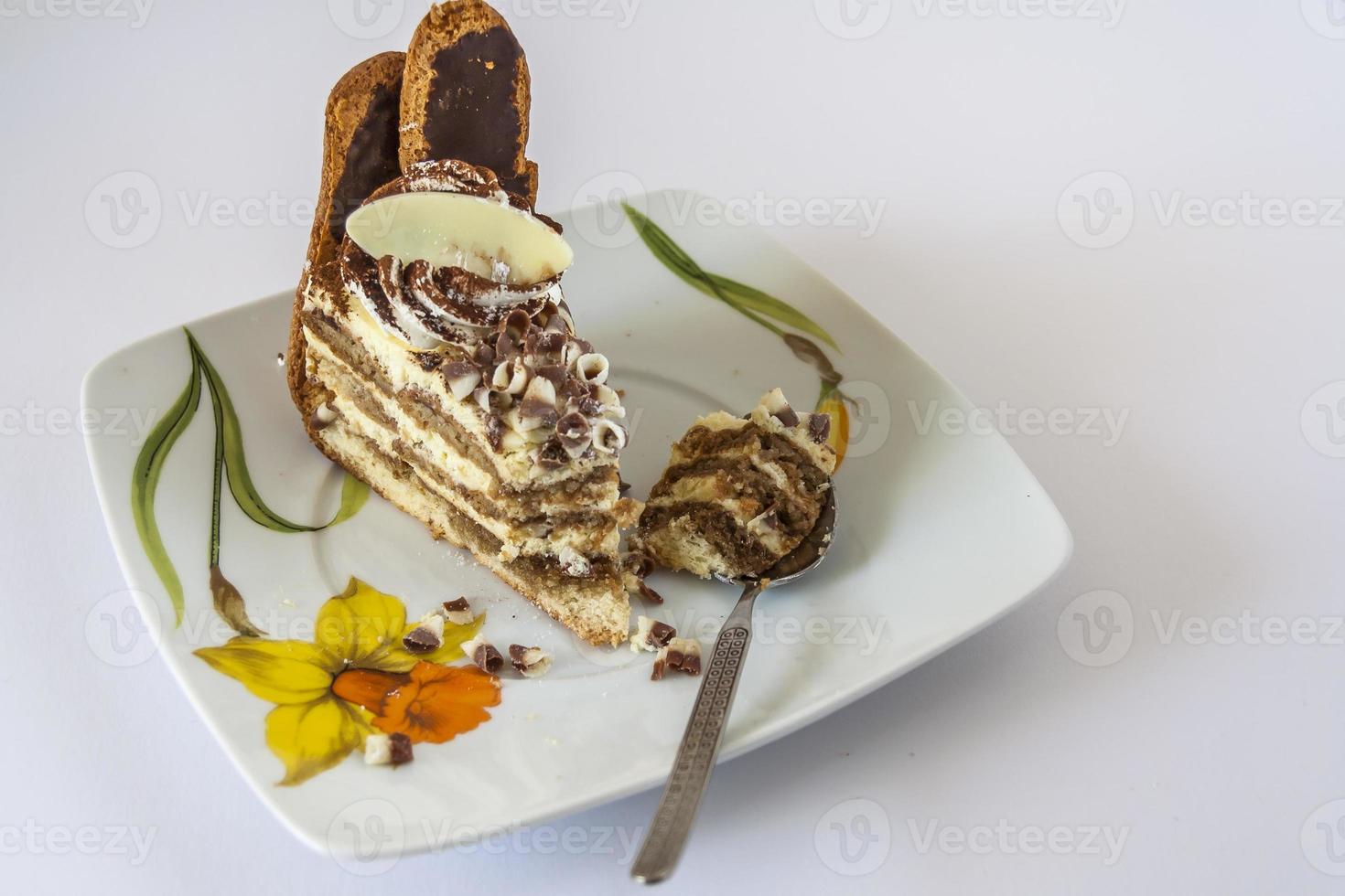gâteau tiramisu et cuillère sur une soucoupe photo