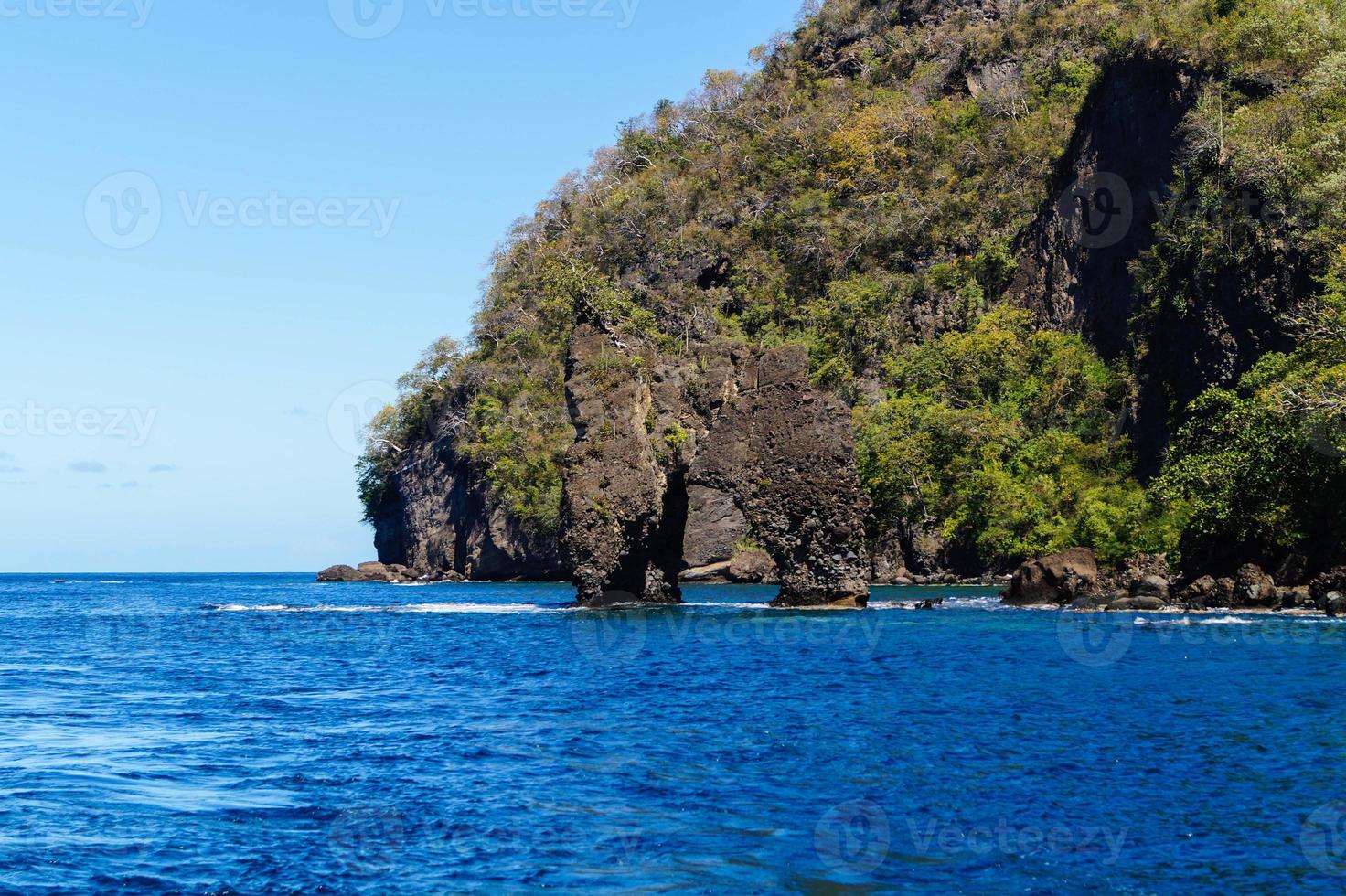 baie de wallilabou saint vincent et les grenadines dans la mer des caraïbes photo