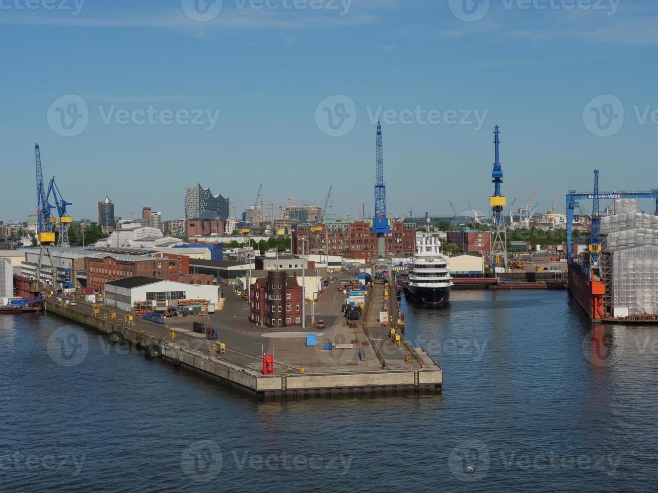 la ville de hambourg et l'elbe photo