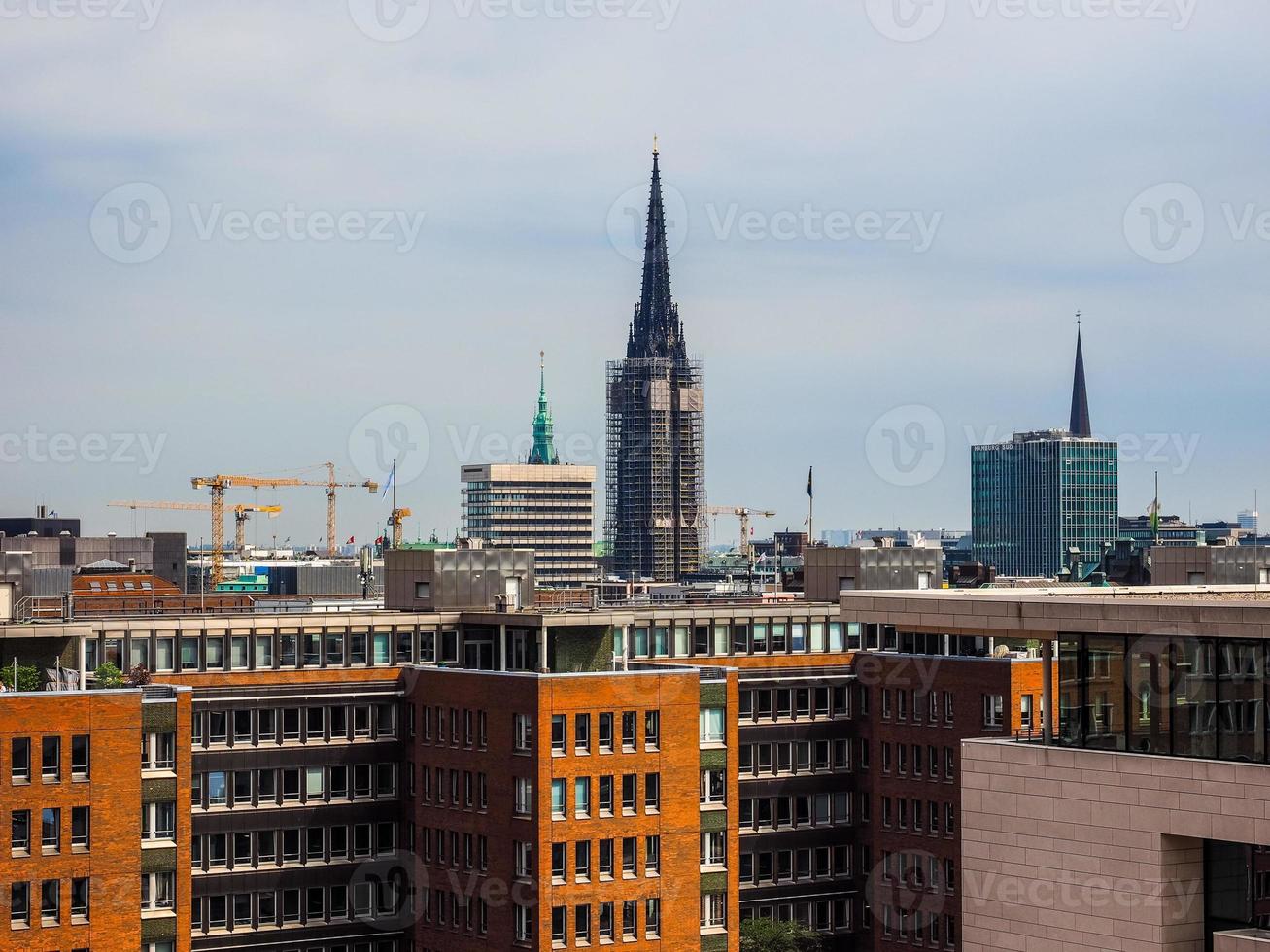 hdr vue sur la ligne d'horizon de hambourg photo