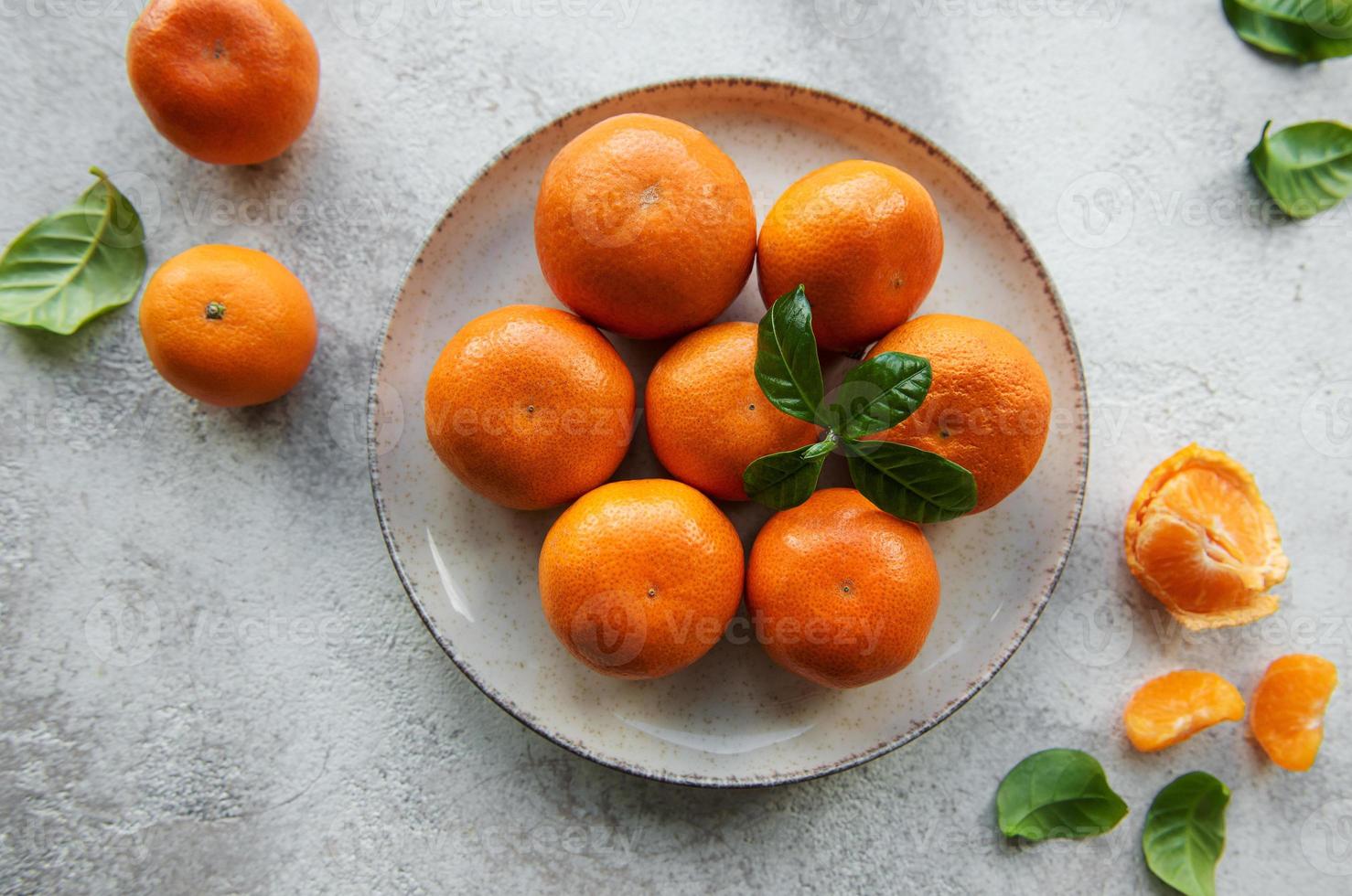 agrumes frais mandarines, oranges photo