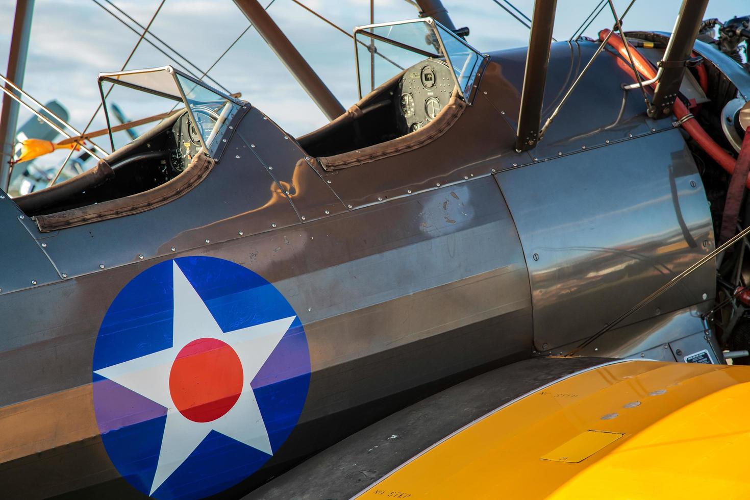 Cockpit d'un biplan Boeing Stearman 75 de 1942 photo