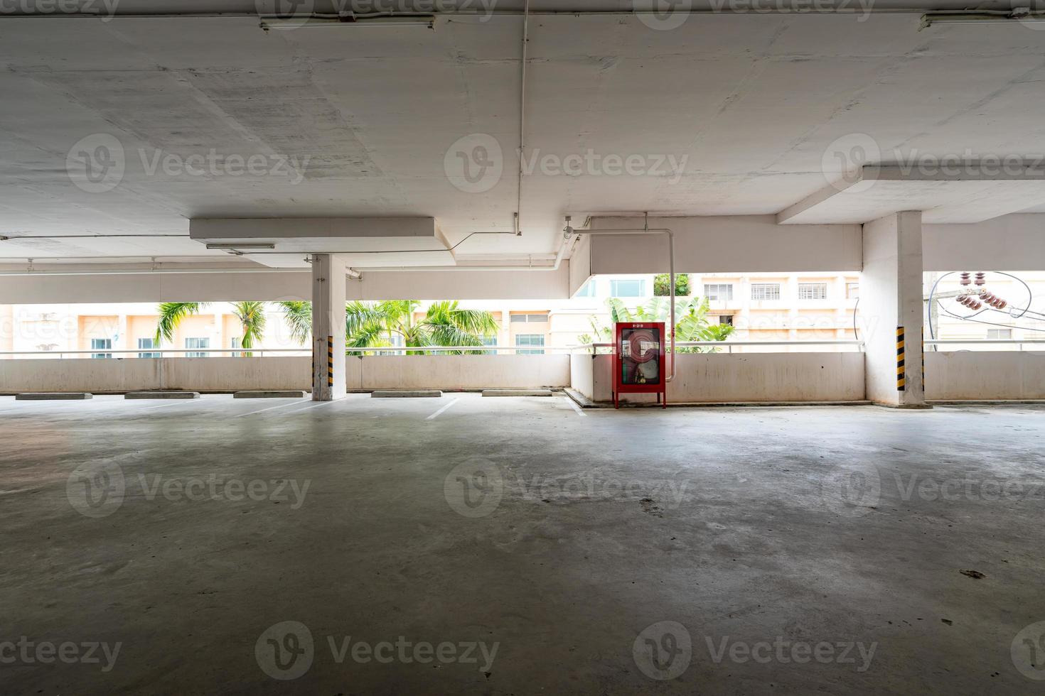 parking garage grand magasin intérieur parking vide ou garage intérieur bâtiment d'affaires bureau photo