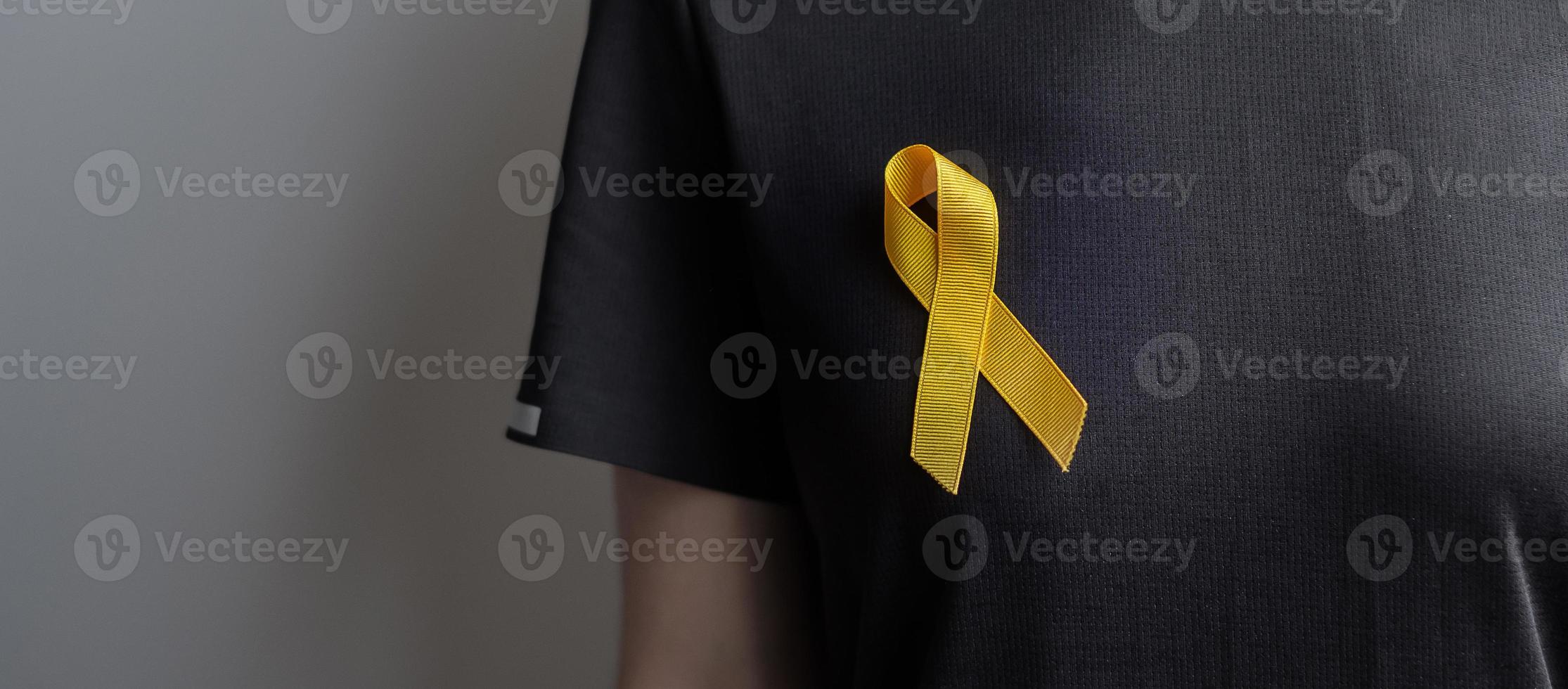 journée de prévention du suicide, mois de sensibilisation au sarcome, aux os, à la vessie et au cancer infantile, ruban jaune pour soutenir les personnes vivant et malades. santé des enfants et concept de la journée mondiale du cancer photo