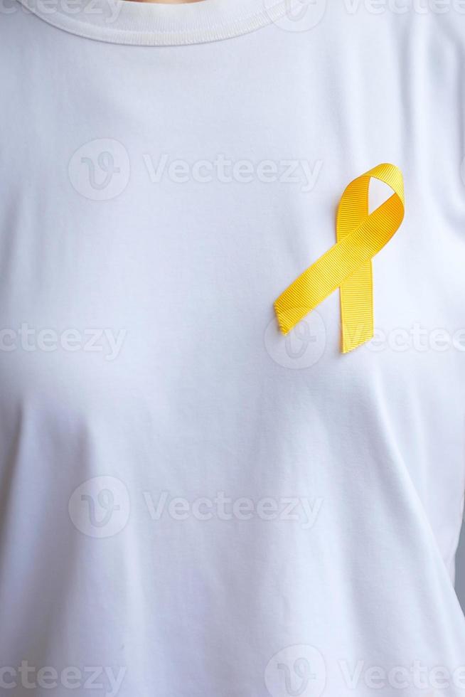 journée de prévention du suicide, mois de sensibilisation au sarcome, aux os, à la vessie et au cancer infantile, ruban jaune pour soutenir les personnes vivant et malades. santé des enfants et concept de la journée mondiale du cancer photo