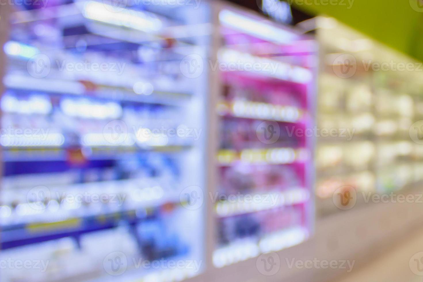 produit de soins de santé sur les étagères du magasin de pharmacie arrière-plan flou photo