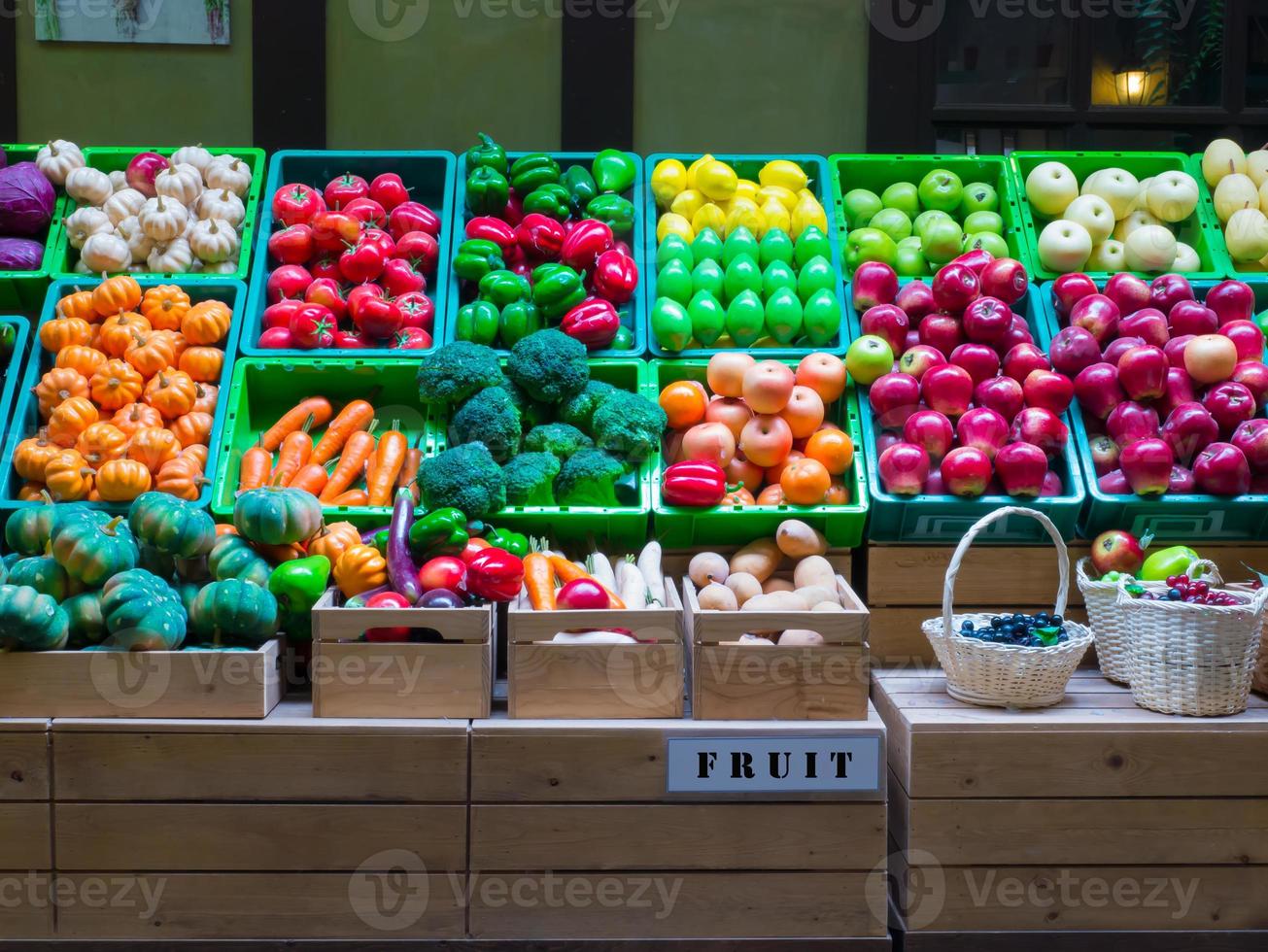 fruits et légumes en plastique ont coloré photo