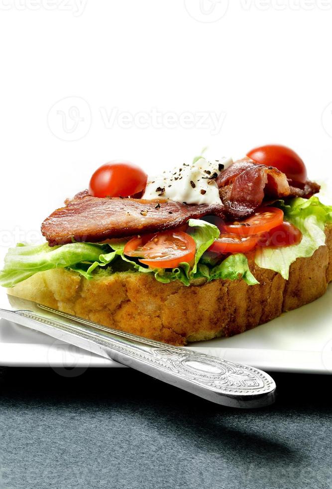 sandwich au bacon et à la laitue photo