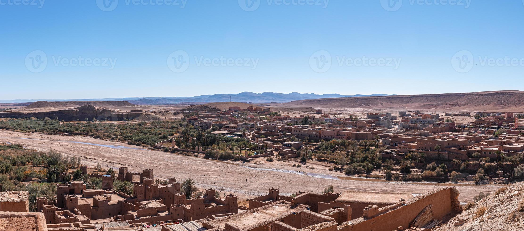 vue panoramique sur les maisons résidentielles de l'ancienne forteresse photo