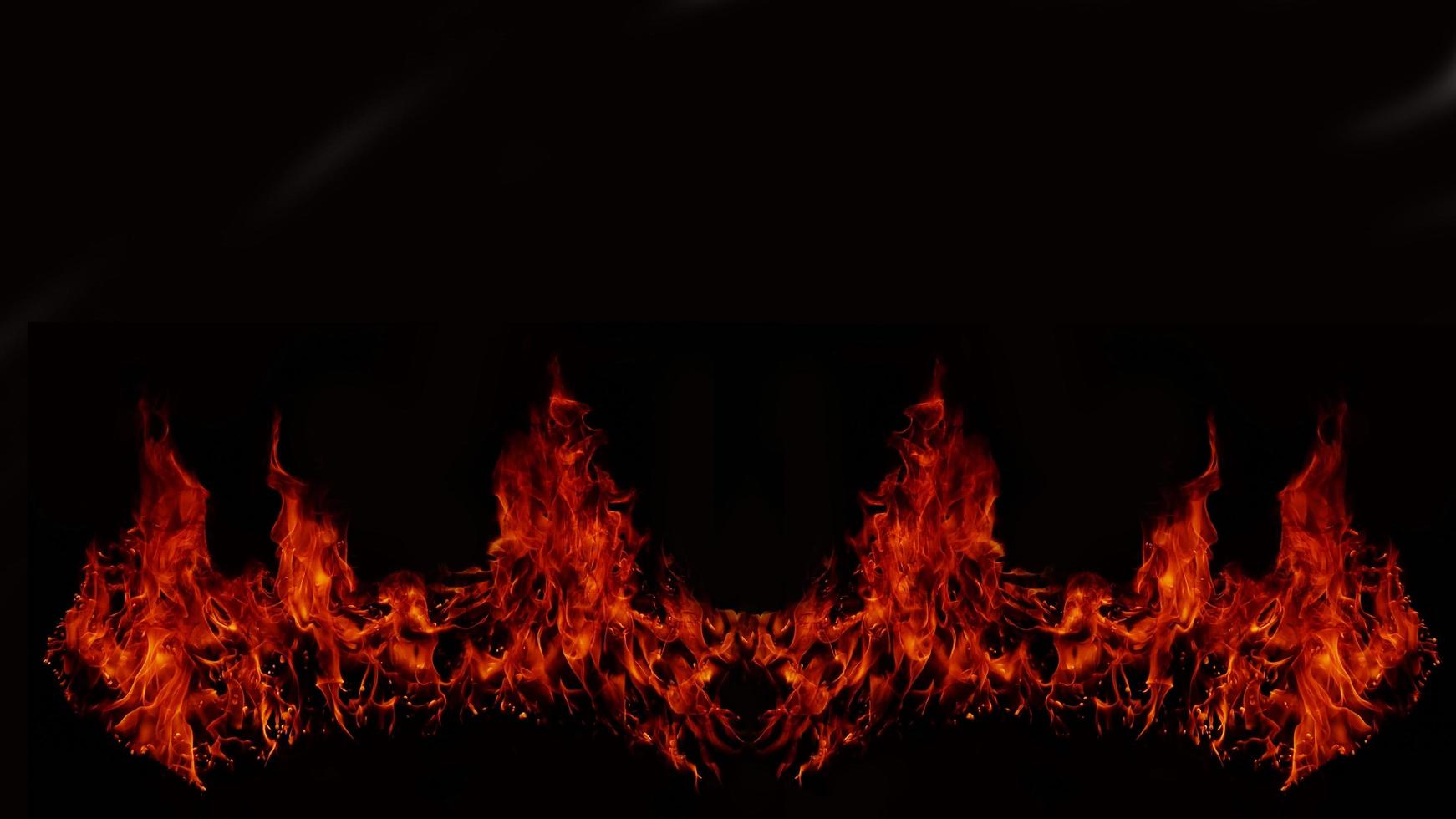 texture de flamme de flamme pour une forme étrange fond de feu viande de flamme qui est brûlée du poêle ou de la cuisson. sentiment de danger abstrait fond noir adapté aux bannières ou aux publicités. photo