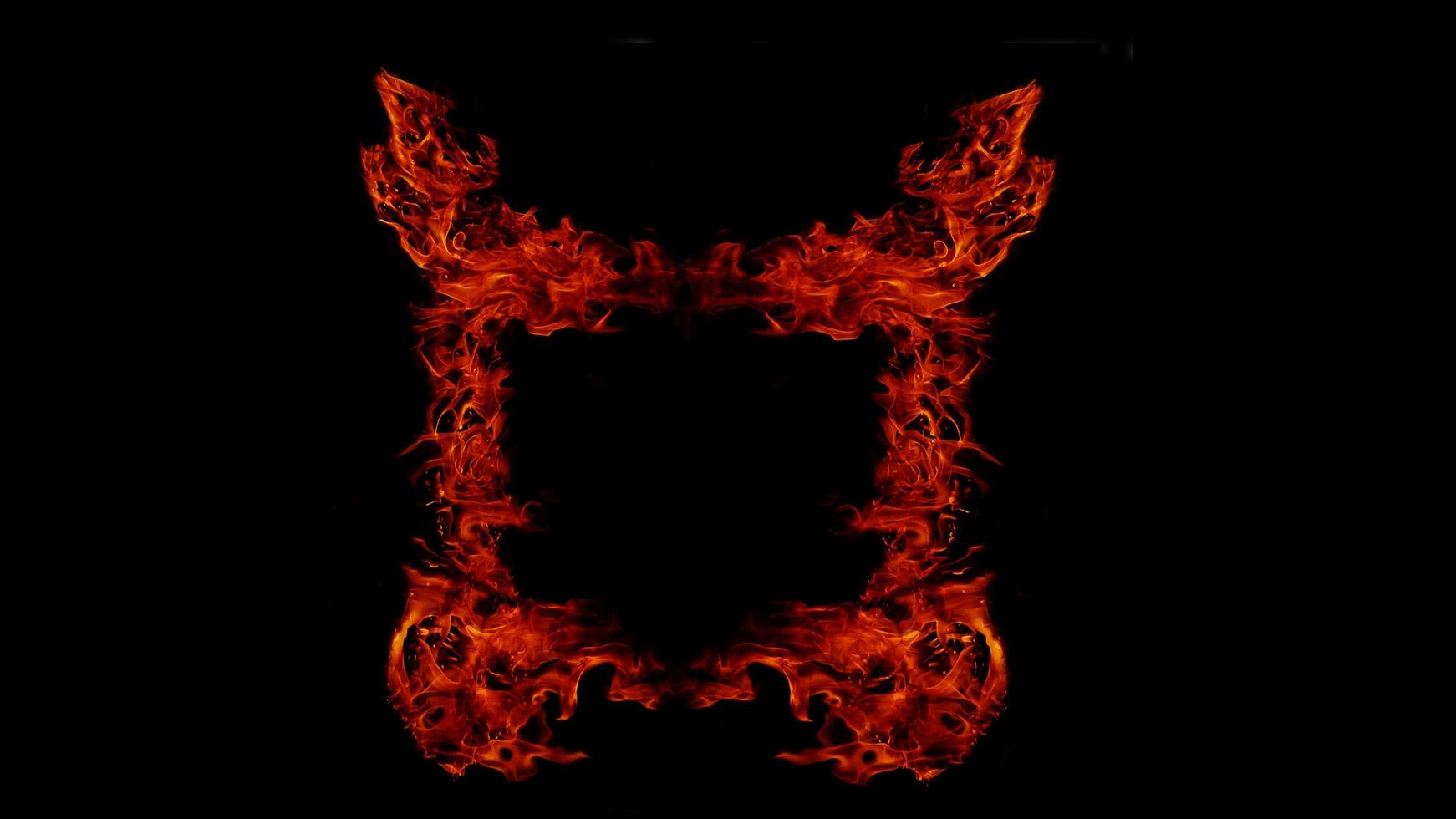 texture de flamme de flamme pour une forme étrange fond de feu viande de flamme qui est brûlée du poêle ou de la cuisson. sentiment de danger abstrait fond noir adapté aux bannières ou aux publicités. photo