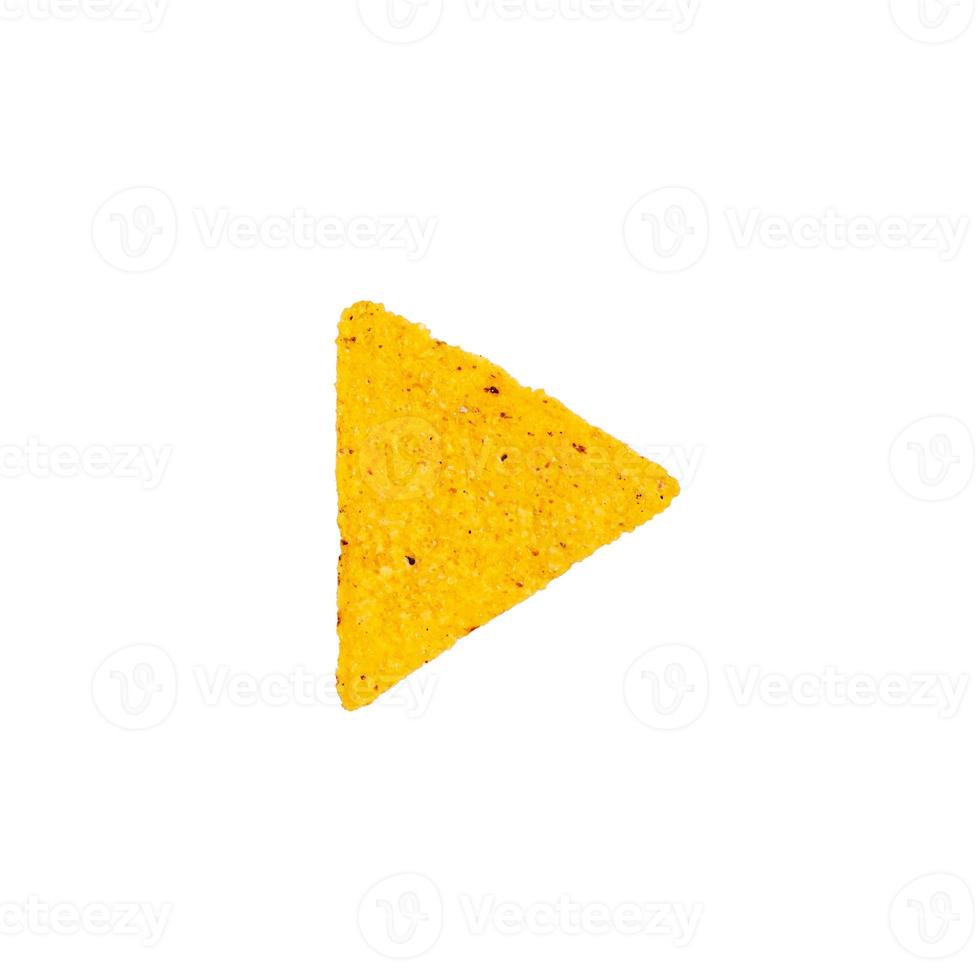 nachos au fromage. Chips de maïs isolé sur fond blanc photo