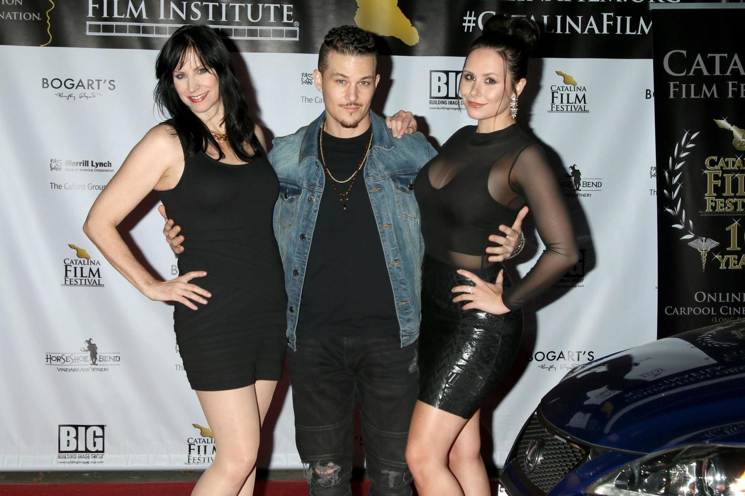 los angeles 25 septembre - suzette martell, sky lima et lenox knight au festival du film de catalina en voiture à travers le tapis rouge, vendredi au centre d'événements de rite écossais le 25 septembre 2020 à long beach, ca photo