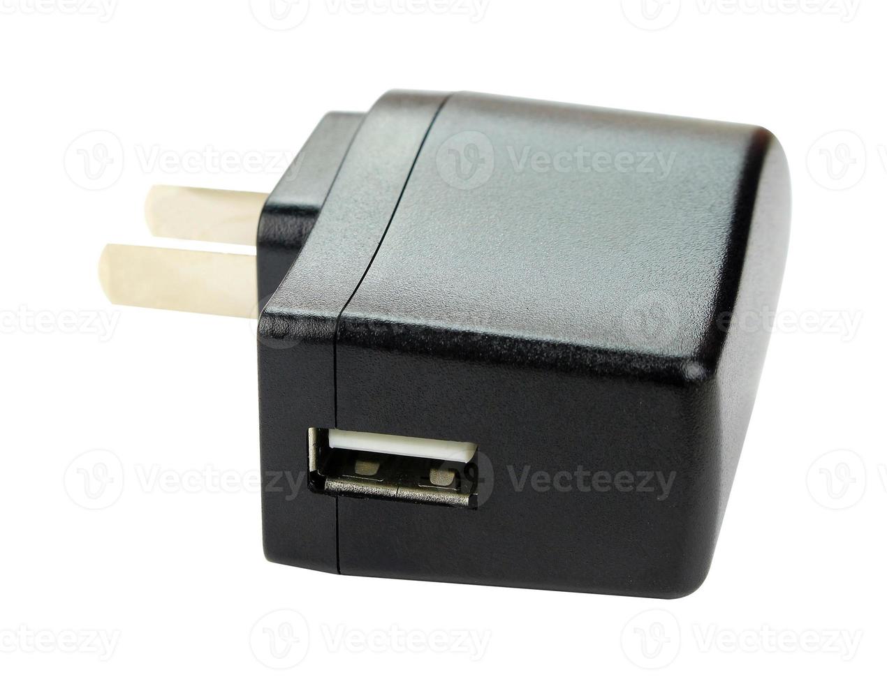 Chargeur USB isolé sur fond blanc photo