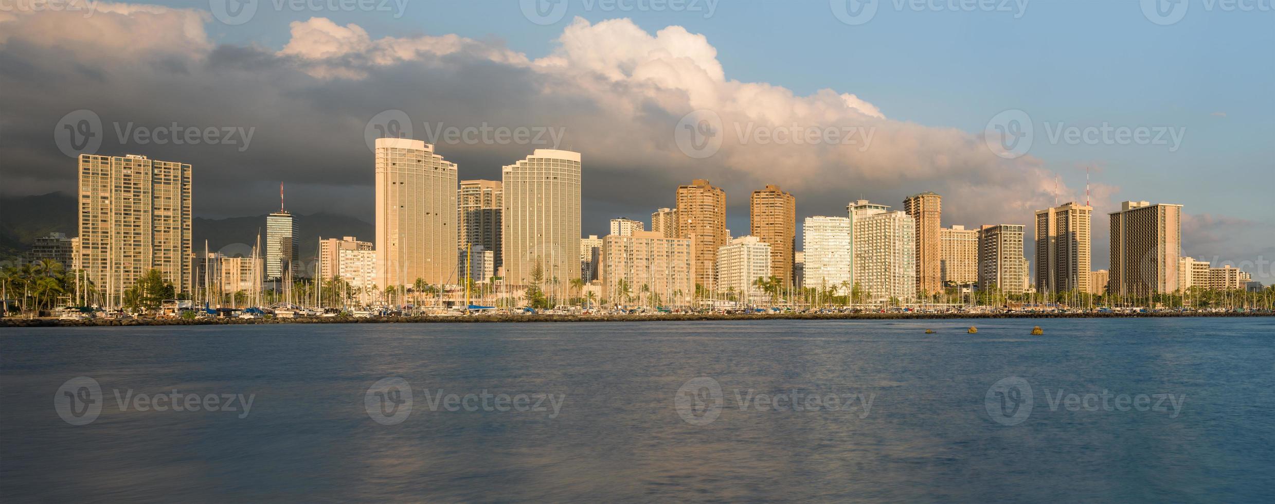 panorama de waikiki honolulu hawaii photo