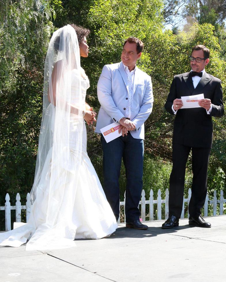 los angeles apr 14 - karla mosley, mark steines, lawrence zarian à la maison et la famille célèbre 30 ans audacieux et beaux aux studios universels back lot le 14 avril 2017 à los angeles, ca photo