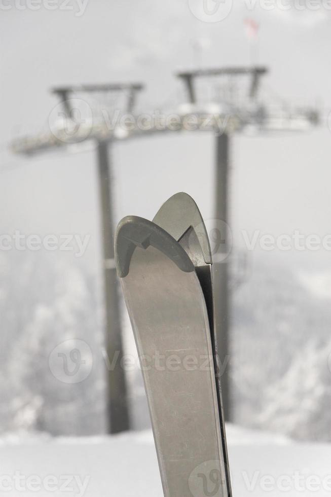 ski d'occasion pas en action photo