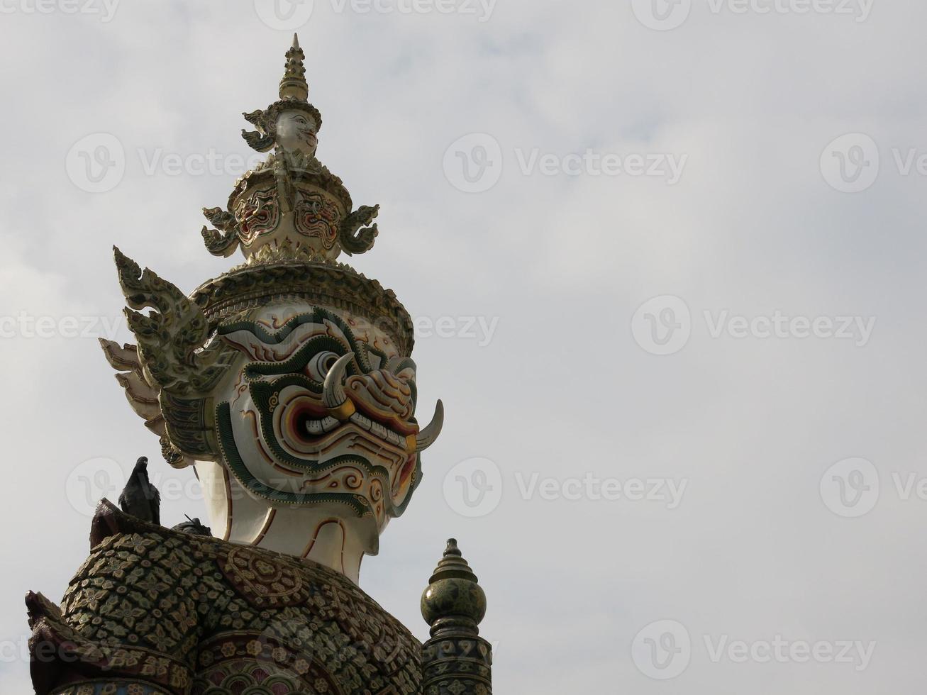 Sculpture géante de Bouddha à Wat Phra Kaew Thaïlande photo