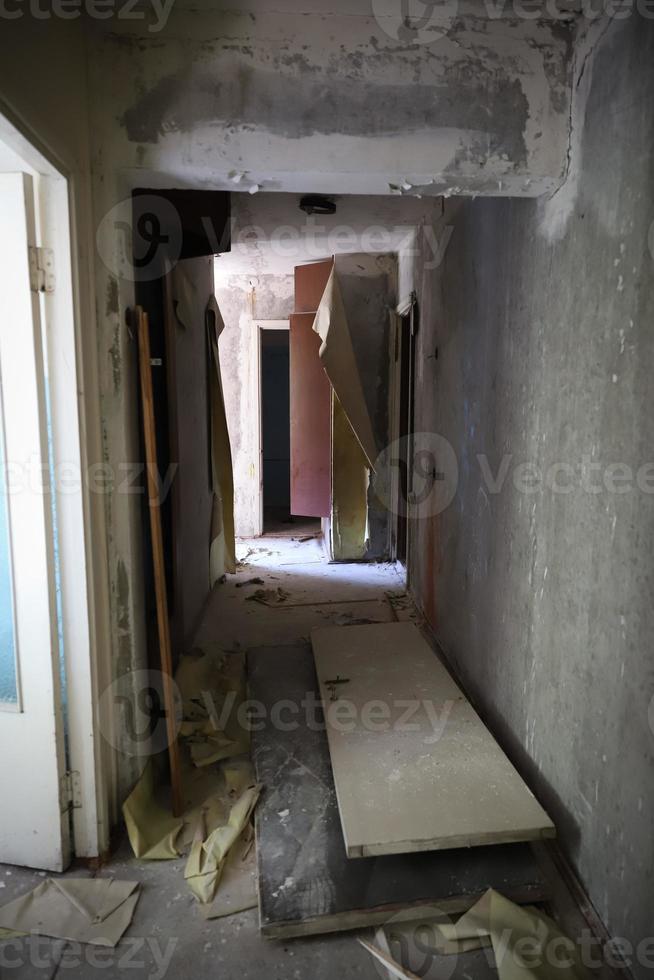 prix d'un immeuble dans la ville de pripyat, zone d'exclusion de tchernobyl, ukraine photo