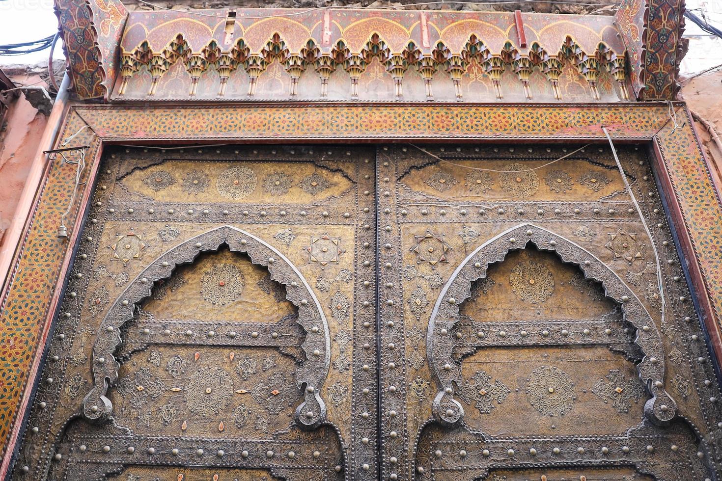 porte d'un immeuble à marrakech, maroc photo