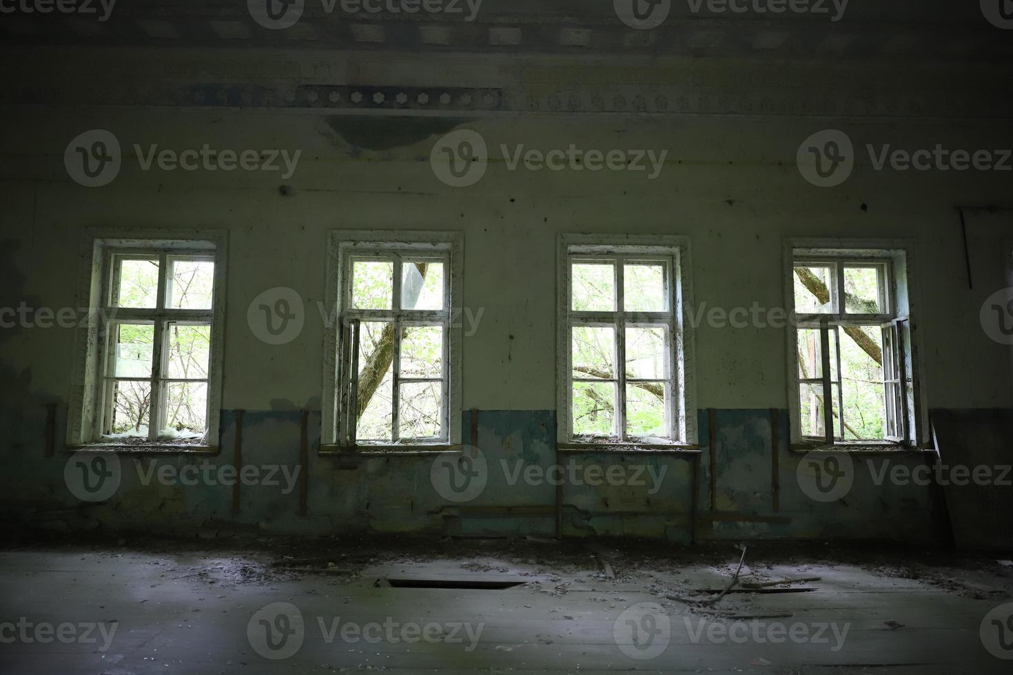 bâtiment dans la zone d'exclusion de tchernobyl, ukraine photo