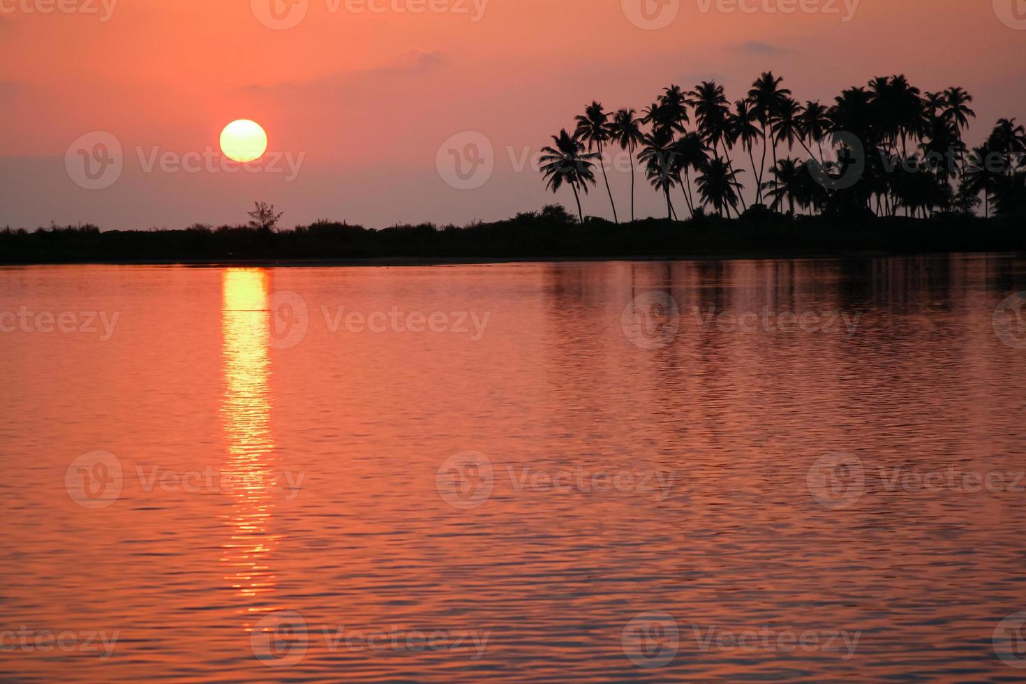 coucher de soleil tropical photo